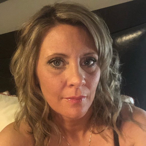 Meet your Posher, April - Picture 1 of 1